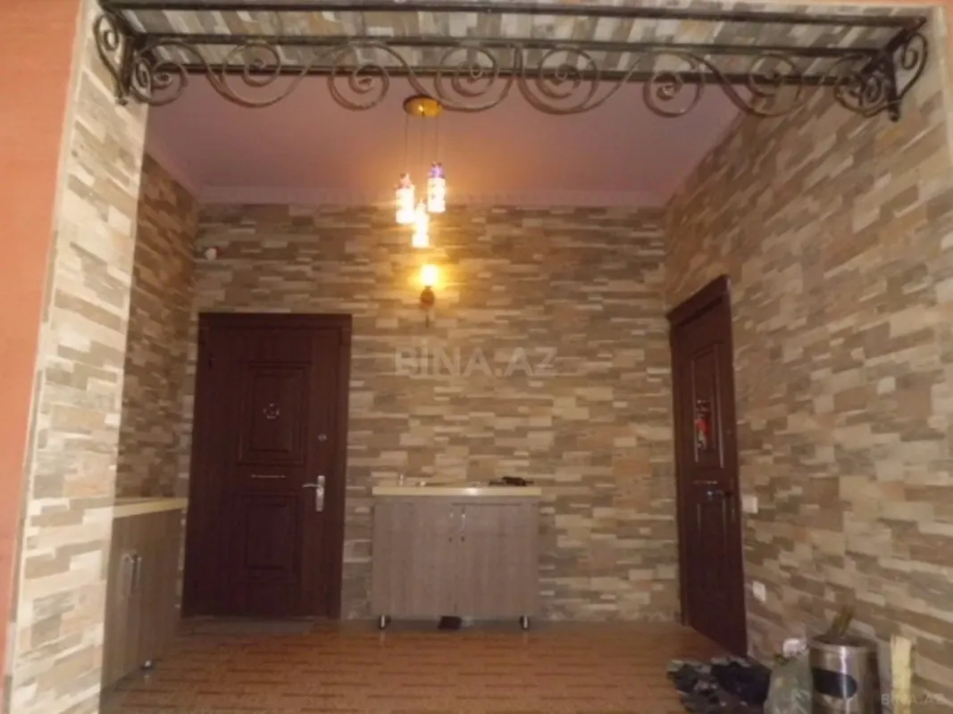 Satılır 8 otaqlı həyət evi 280 m²