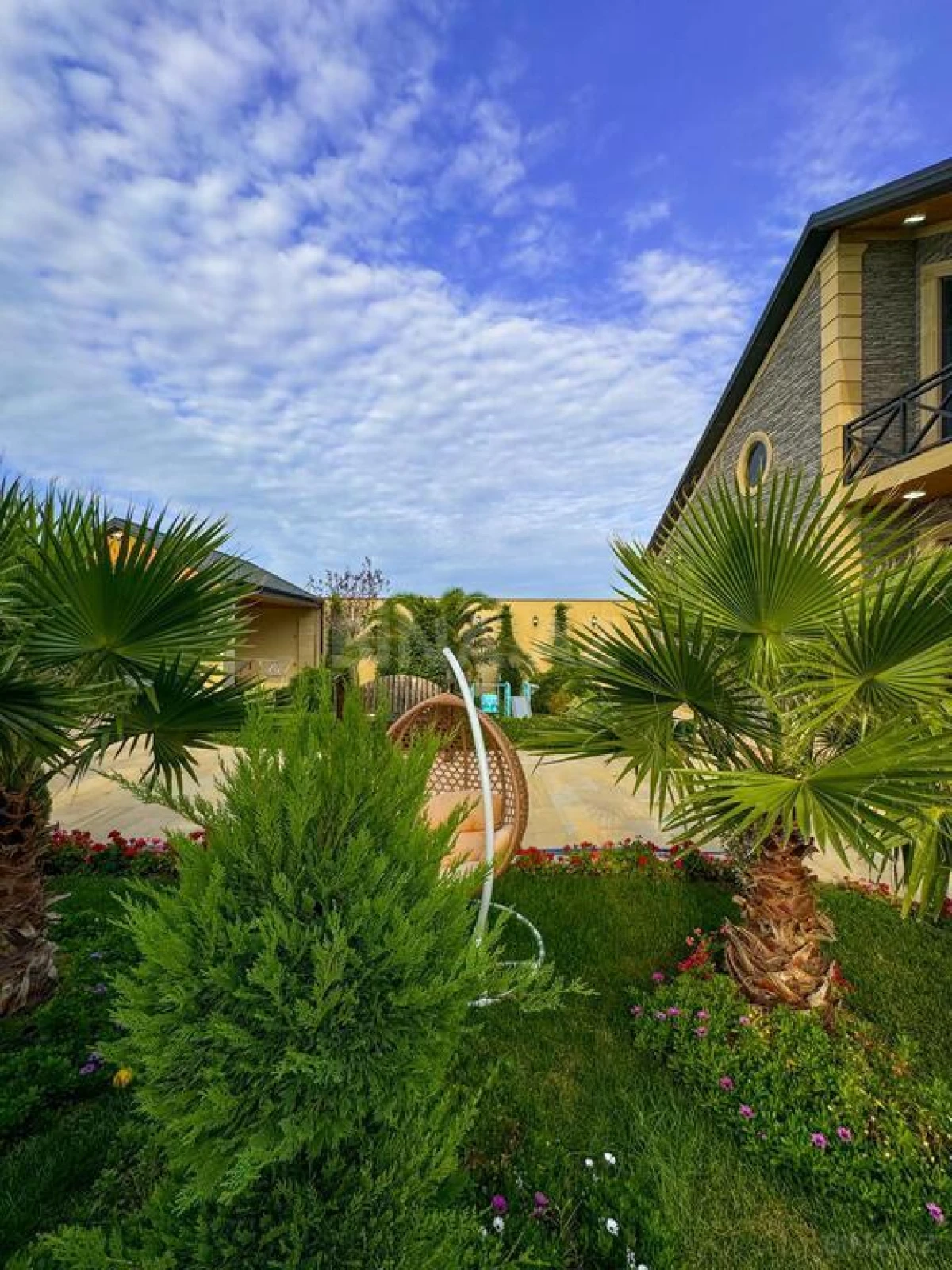 Satılır 5 otaqlı həyət evi 300 m²