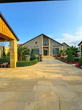 Satılır 5 otaqlı həyət evi 300 m²