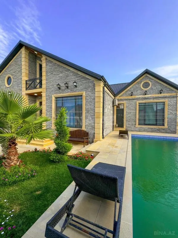 Satılır 5 otaqlı həyət evi 300 m²