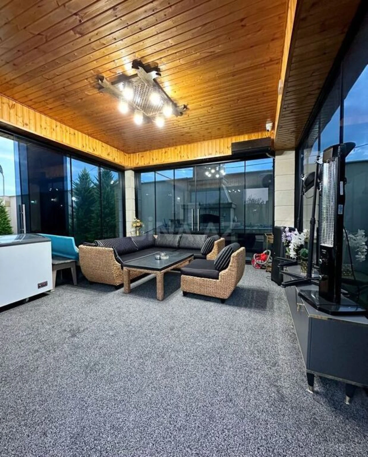 Satılır 5 otaqlı həyət evi 300 m²