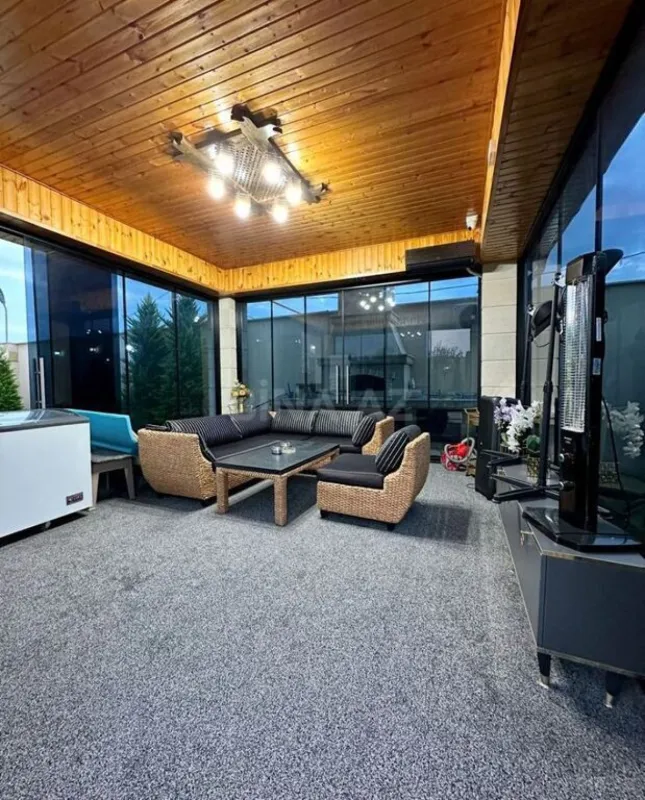 Satılır 5 otaqlı həyət evi 300 m²