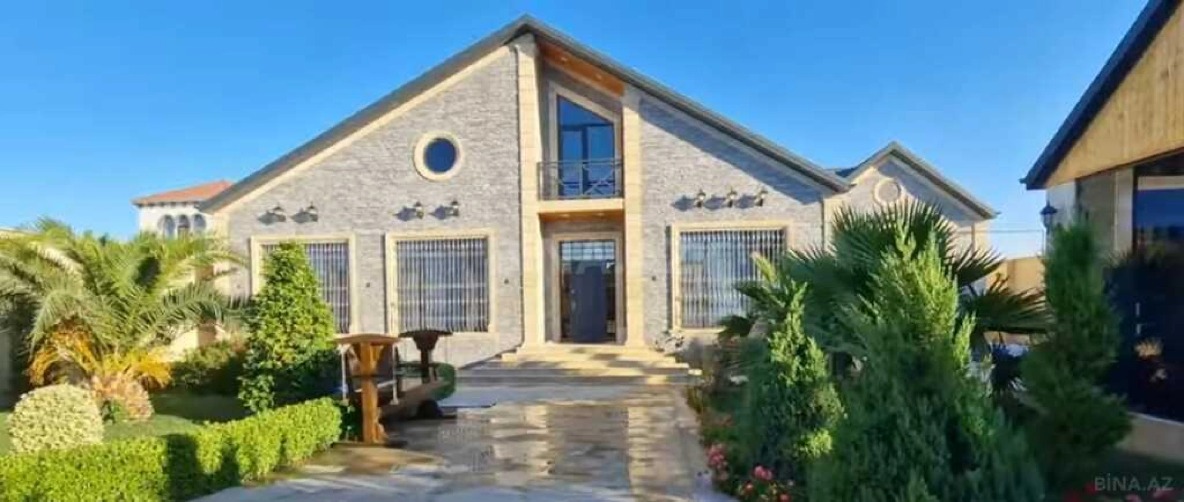 Satılır 5 otaqlı həyət evi 300 m²