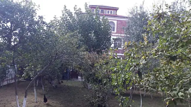 Satılır 10 otaqlı həyət evi 500 m²