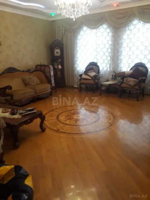 Satılır 10 otaqlı həyət evi 500 m²