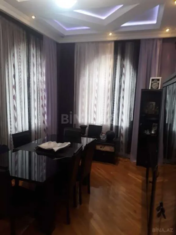 Satılır 10 otaqlı həyət evi 500 m²