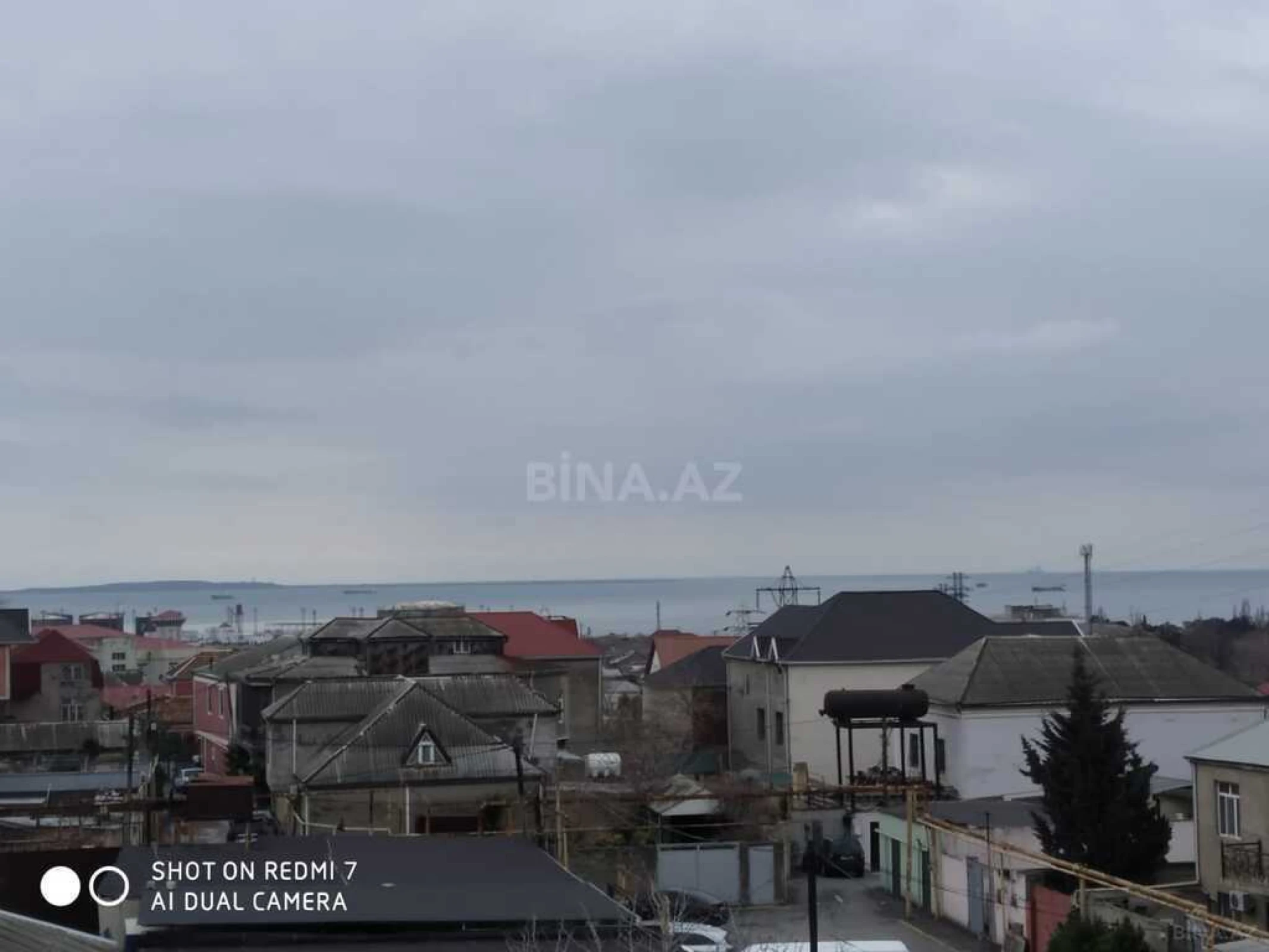 Satılır 10 otaqlı həyət evi 500 m²