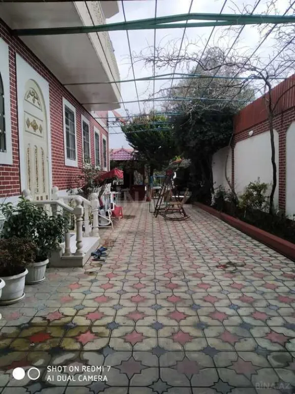 Satılır 10 otaqlı həyət evi 500 m²
