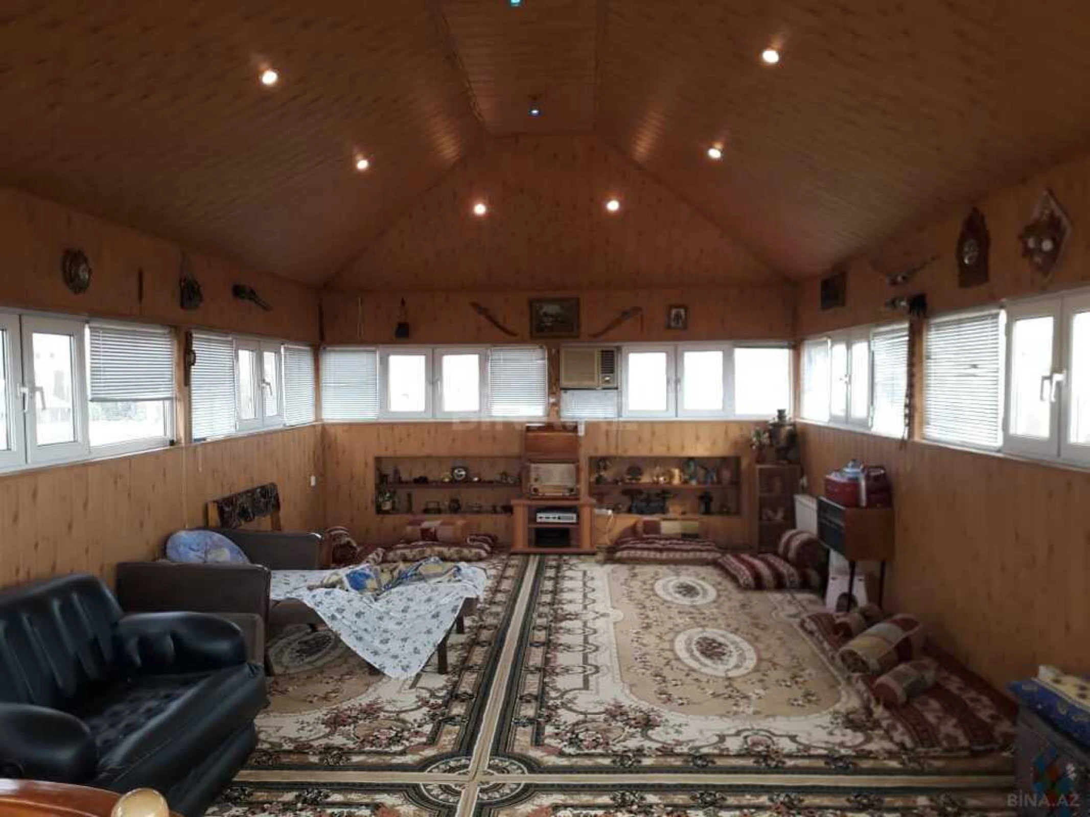 Satılır 10 otaqlı həyət evi 500 m²