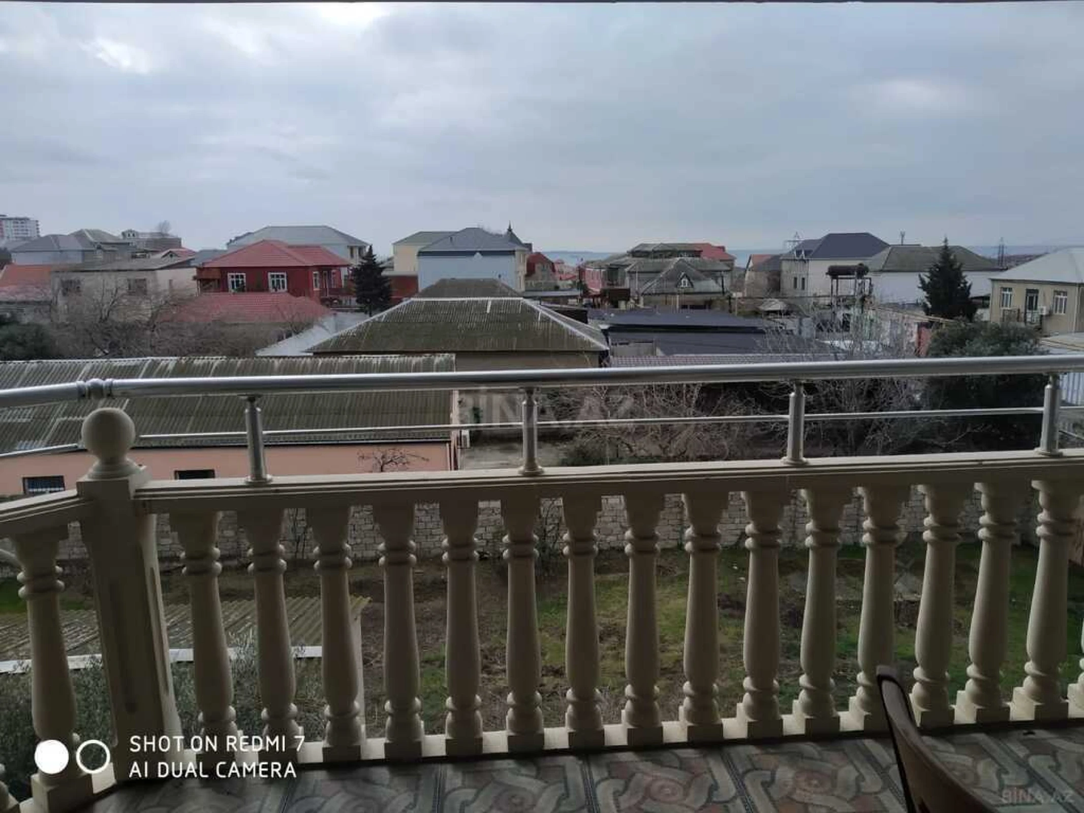 Satılır 10 otaqlı həyət evi 500 m²