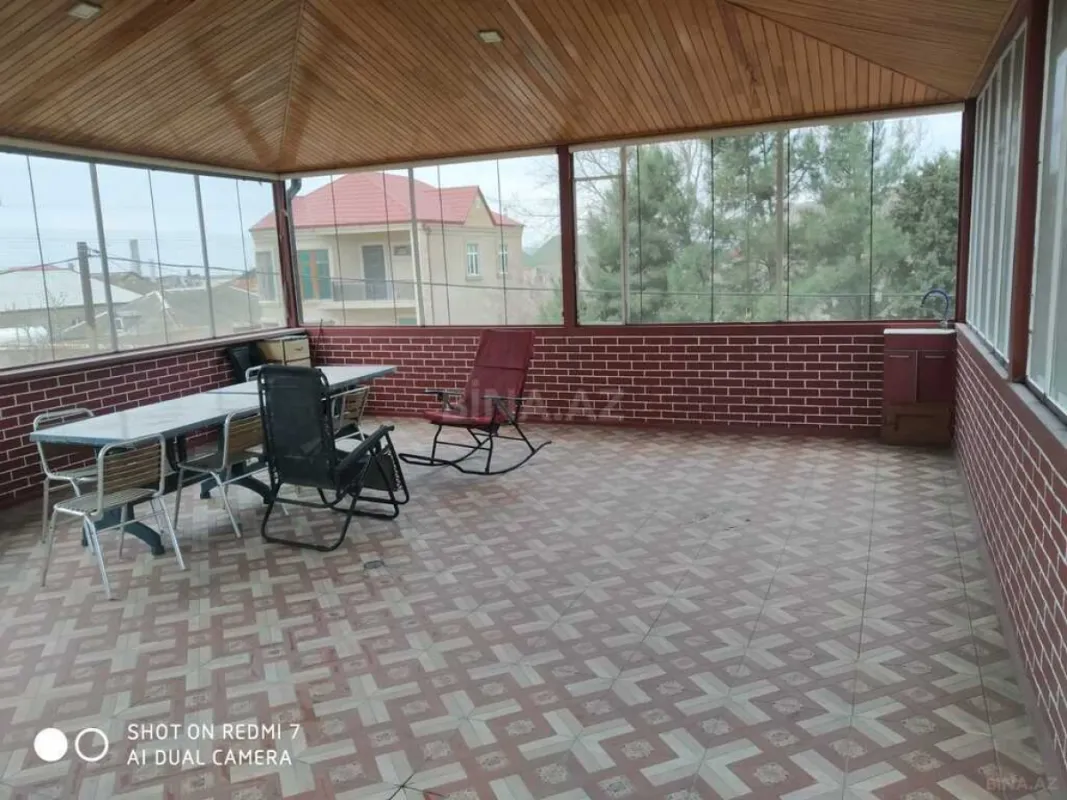 Satılır 10 otaqlı həyət evi 500 m²
