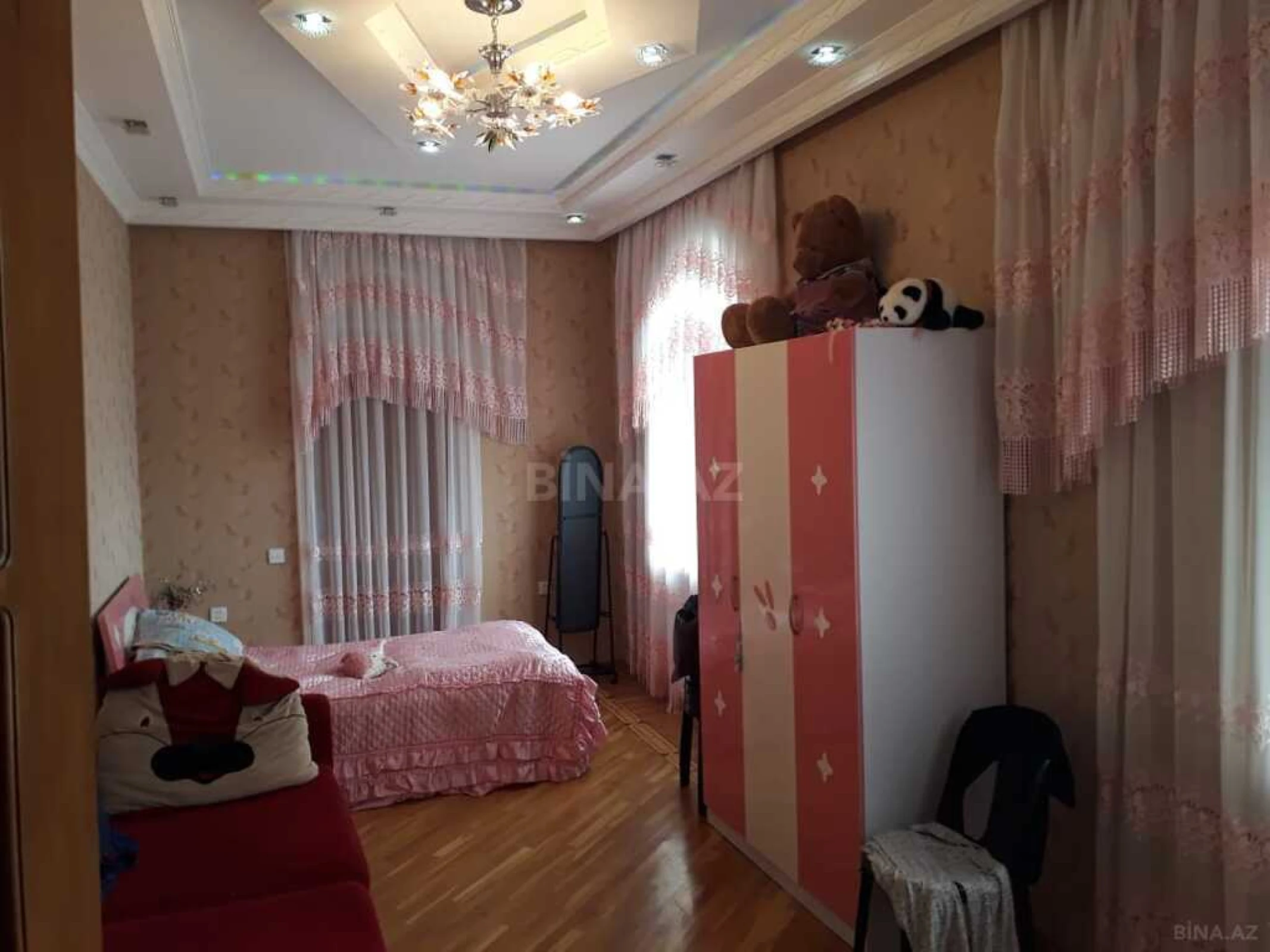 Satılır 10 otaqlı həyət evi 500 m²