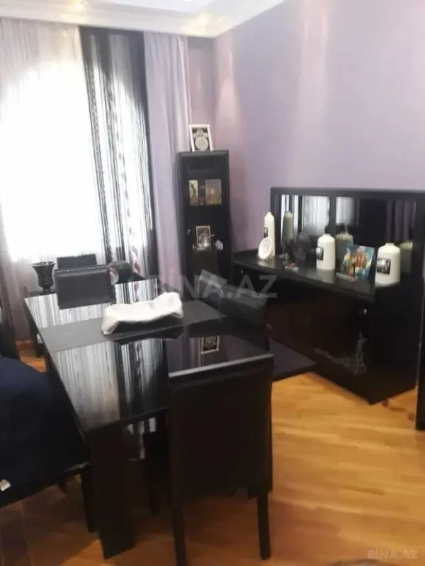 Satılır 10 otaqlı həyət evi 500 m²