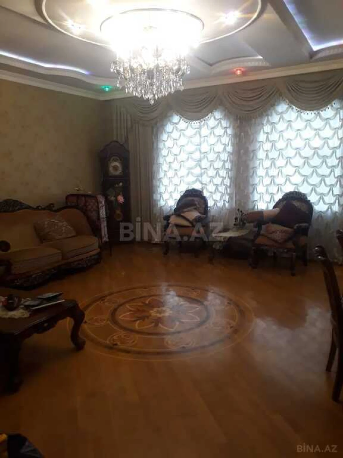 Satılır 10 otaqlı həyət evi 500 m²