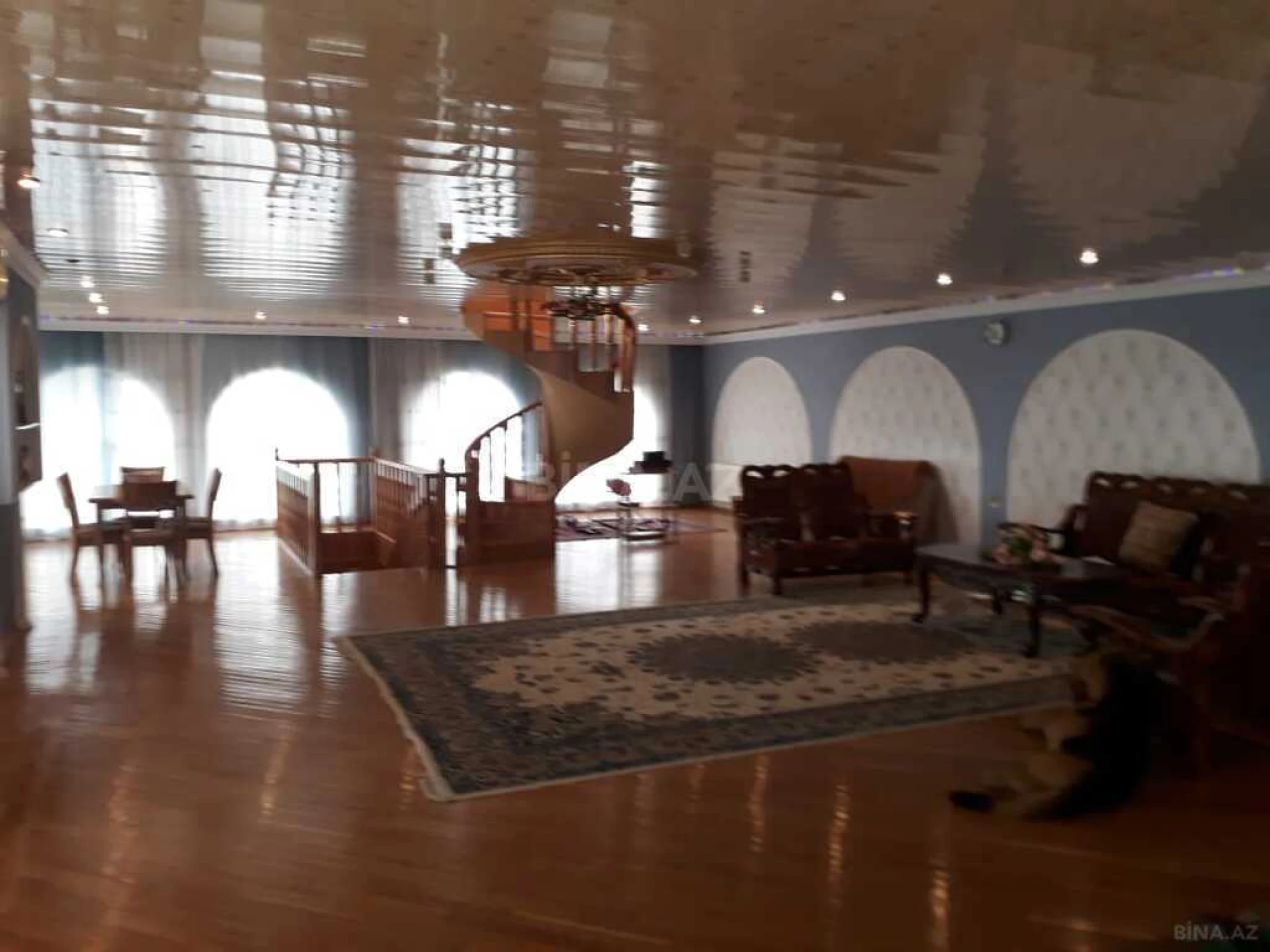 Satılır 10 otaqlı həyət evi 500 m²