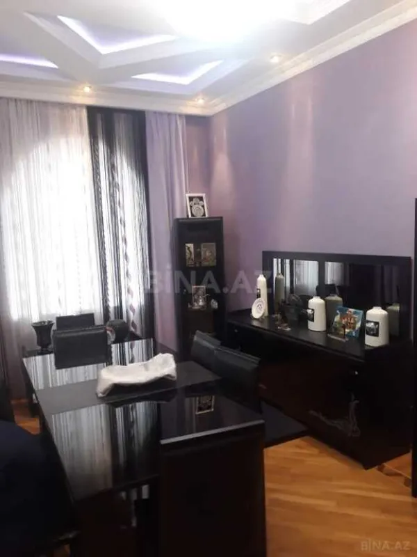 Satılır 10 otaqlı həyət evi 500 m²