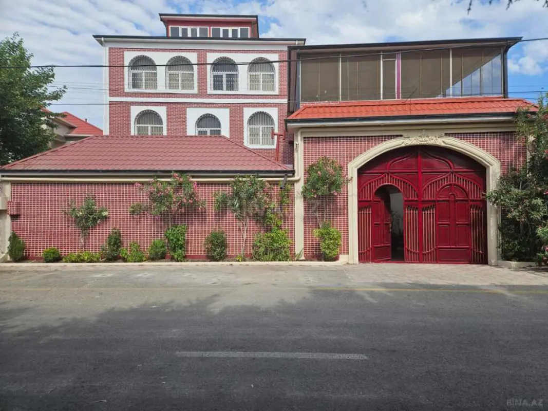 Satılır 10 otaqlı həyət evi 500 m²