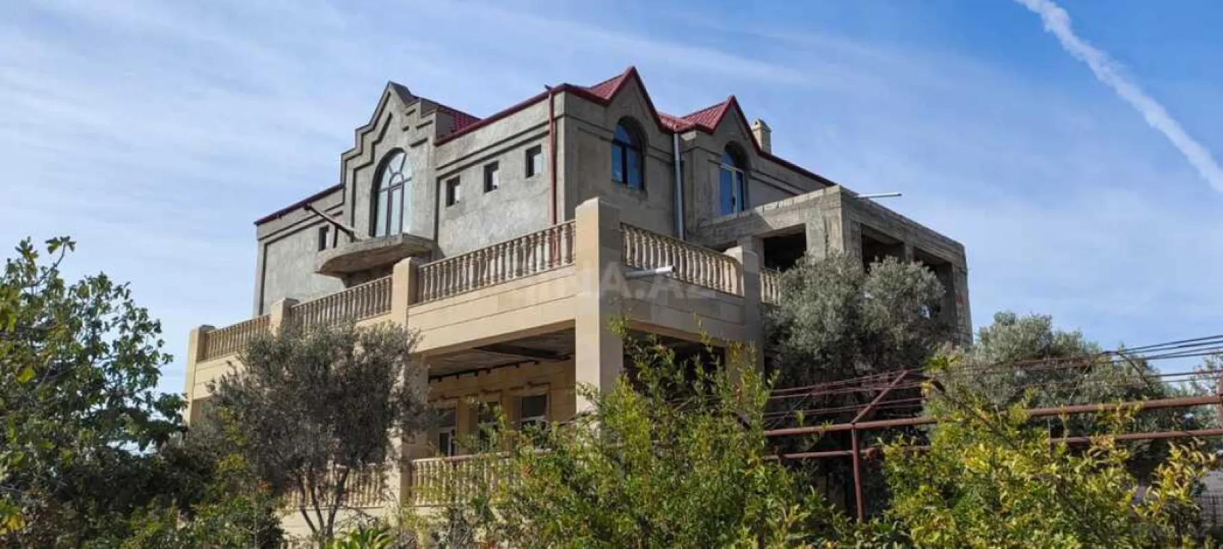 Satılır 9 otaqlı həyət evi 450 m²