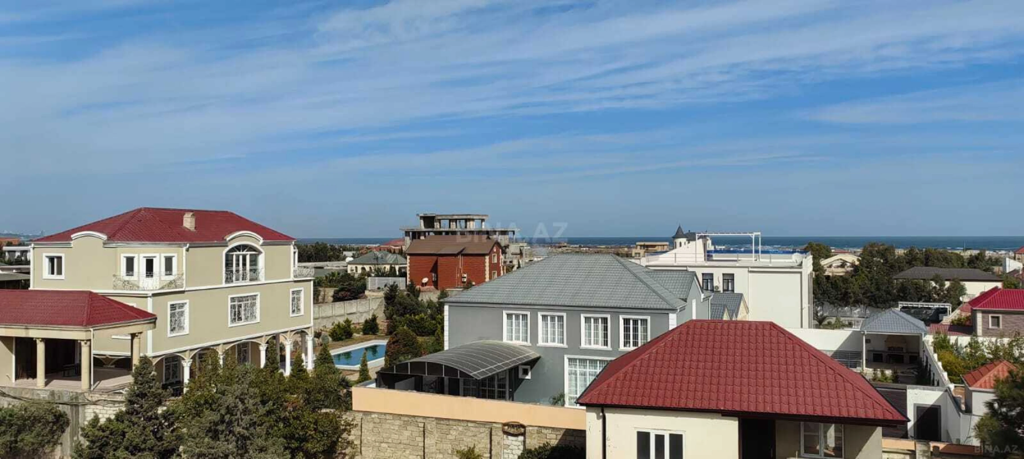 Satılır 9 otaqlı həyət evi 450 m²