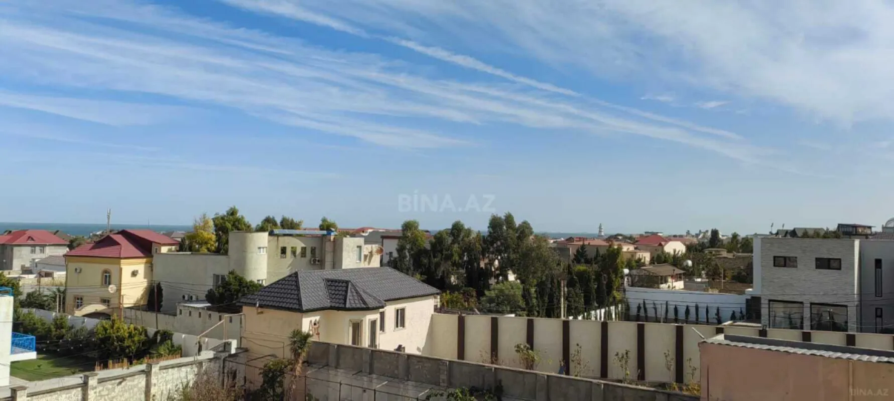 Satılır 9 otaqlı həyət evi 450 m²