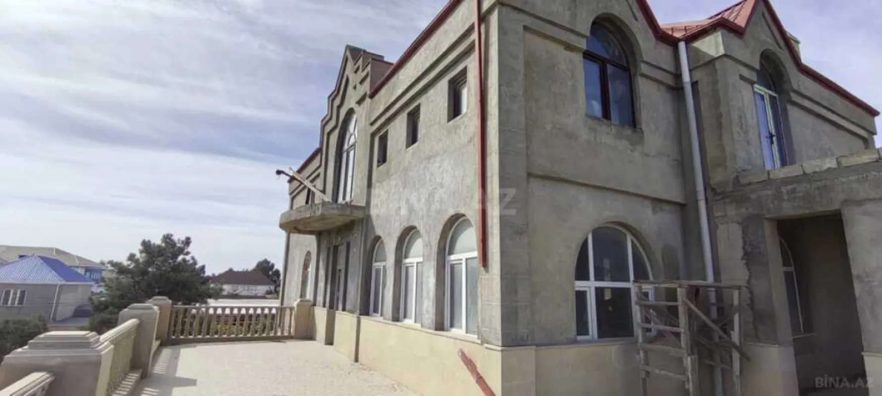 Satılır 9 otaqlı həyət evi 450 m²