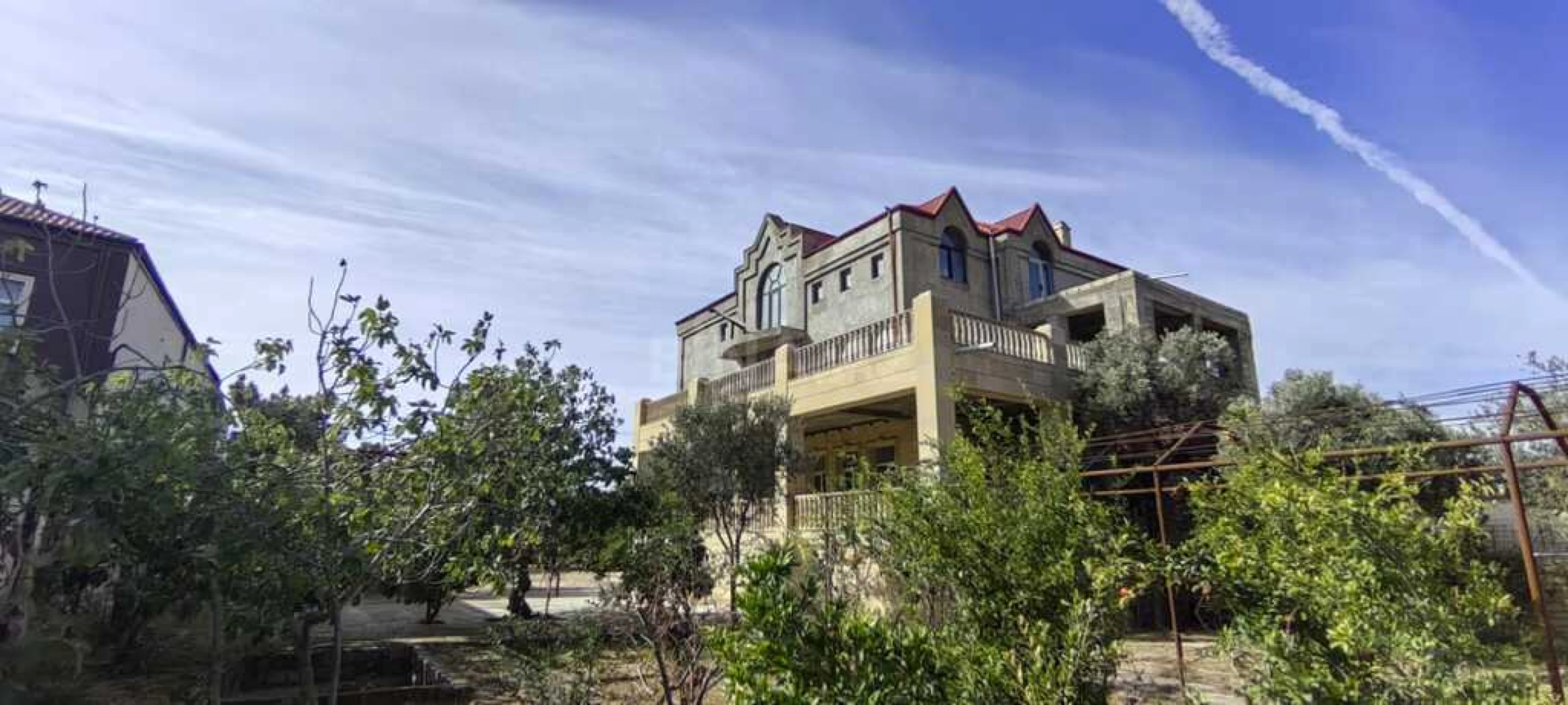 Satılır 9 otaqlı həyət evi 450 m²