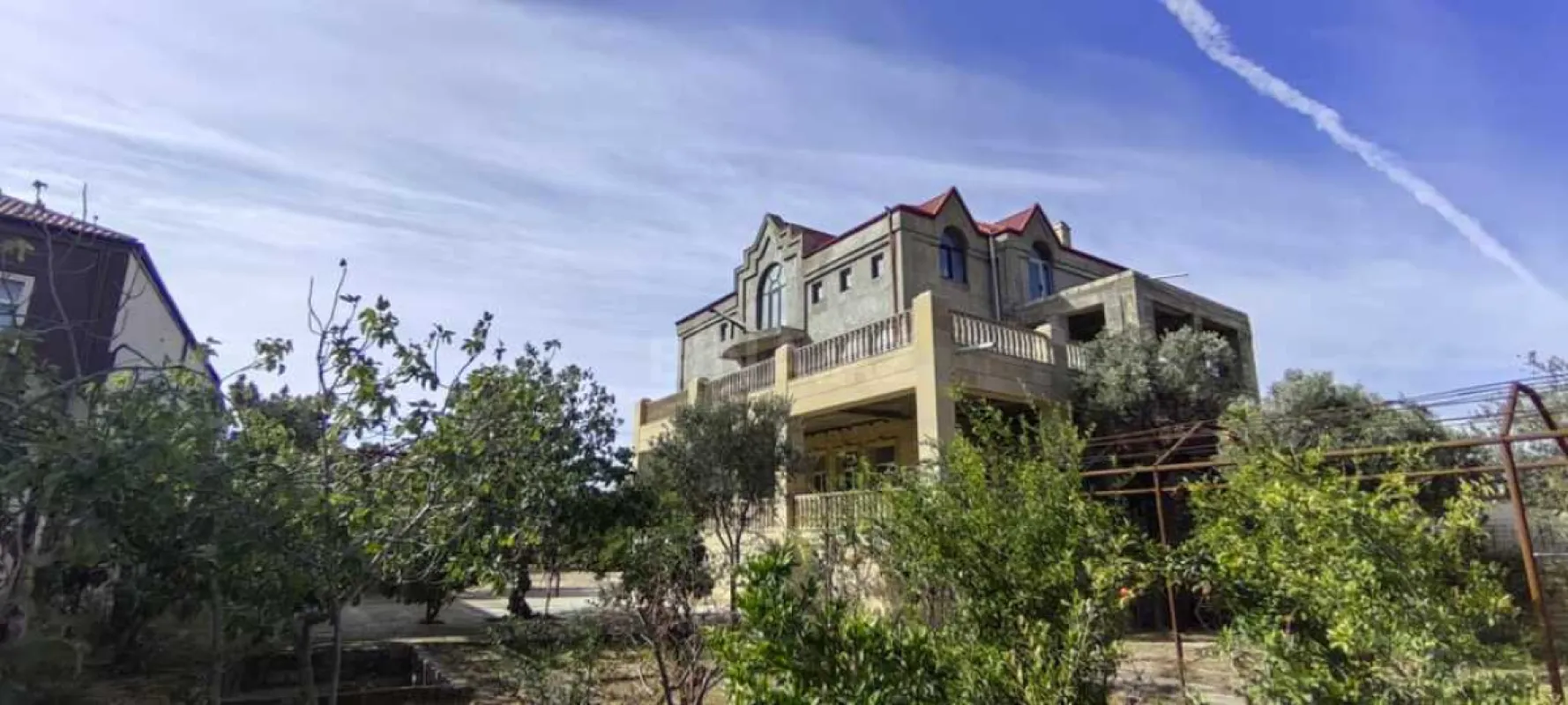 Satılır 9 otaqlı həyət evi 450 m²