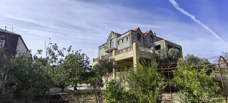Satılır 9 otaqlı həyət evi 450 m²