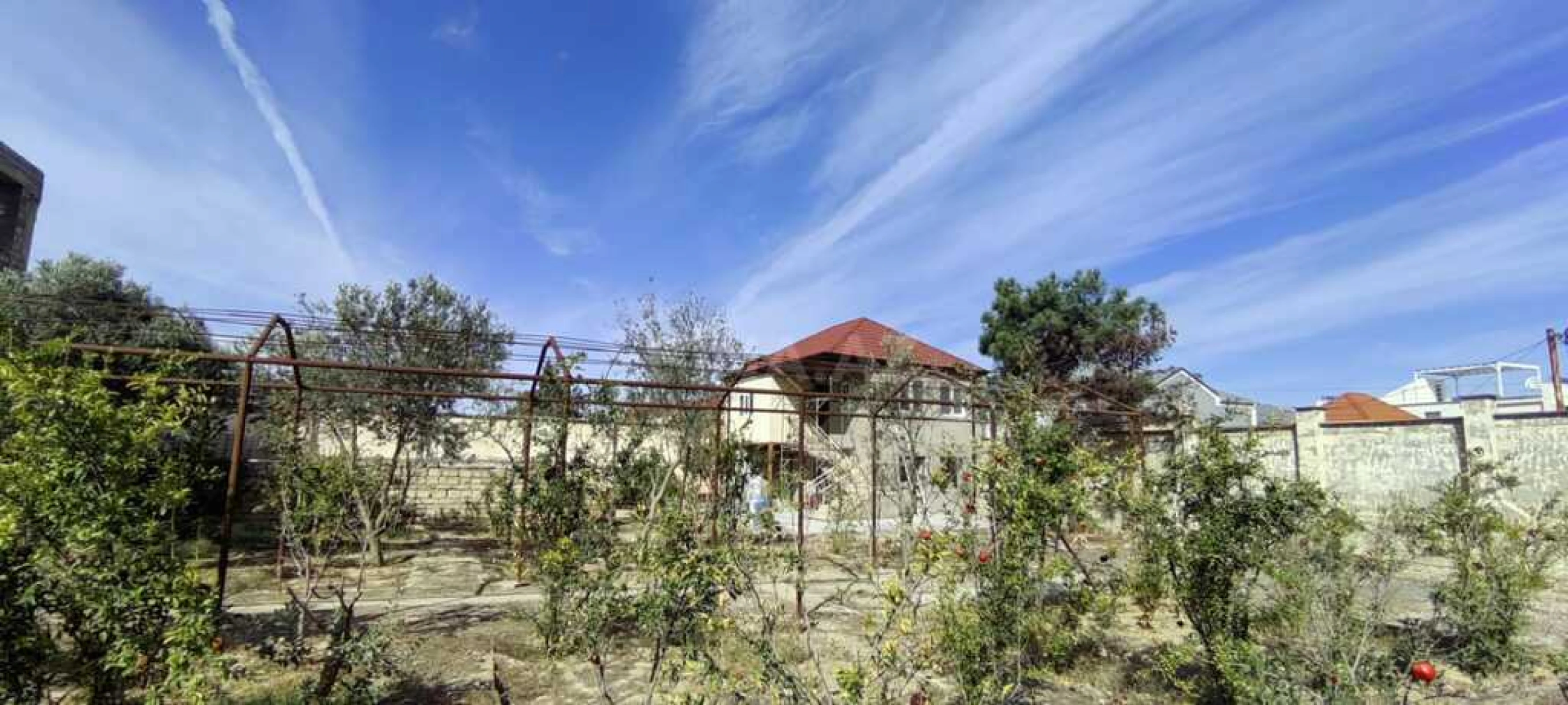 Satılır 9 otaqlı həyət evi 450 m²