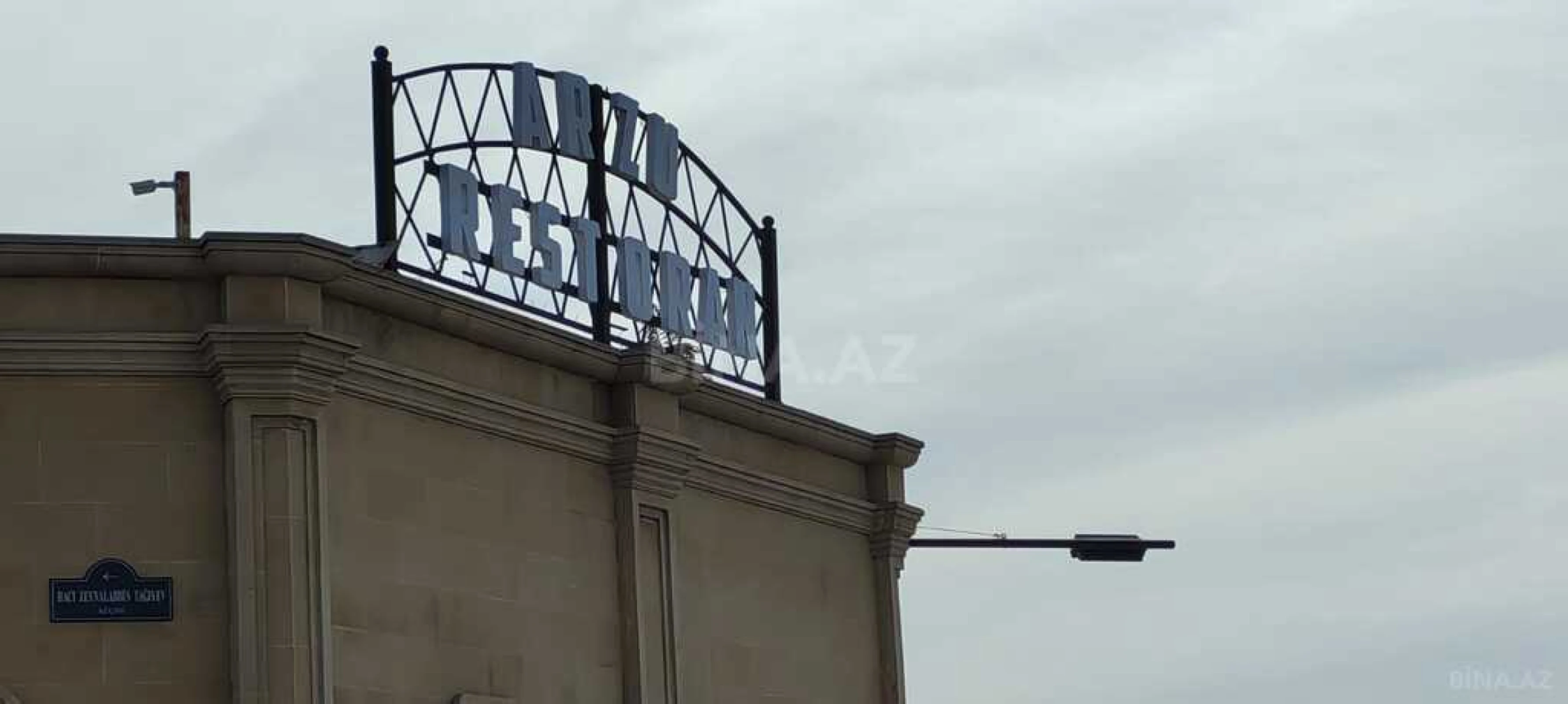 Satılır 9 otaqlı həyət evi 450 m²