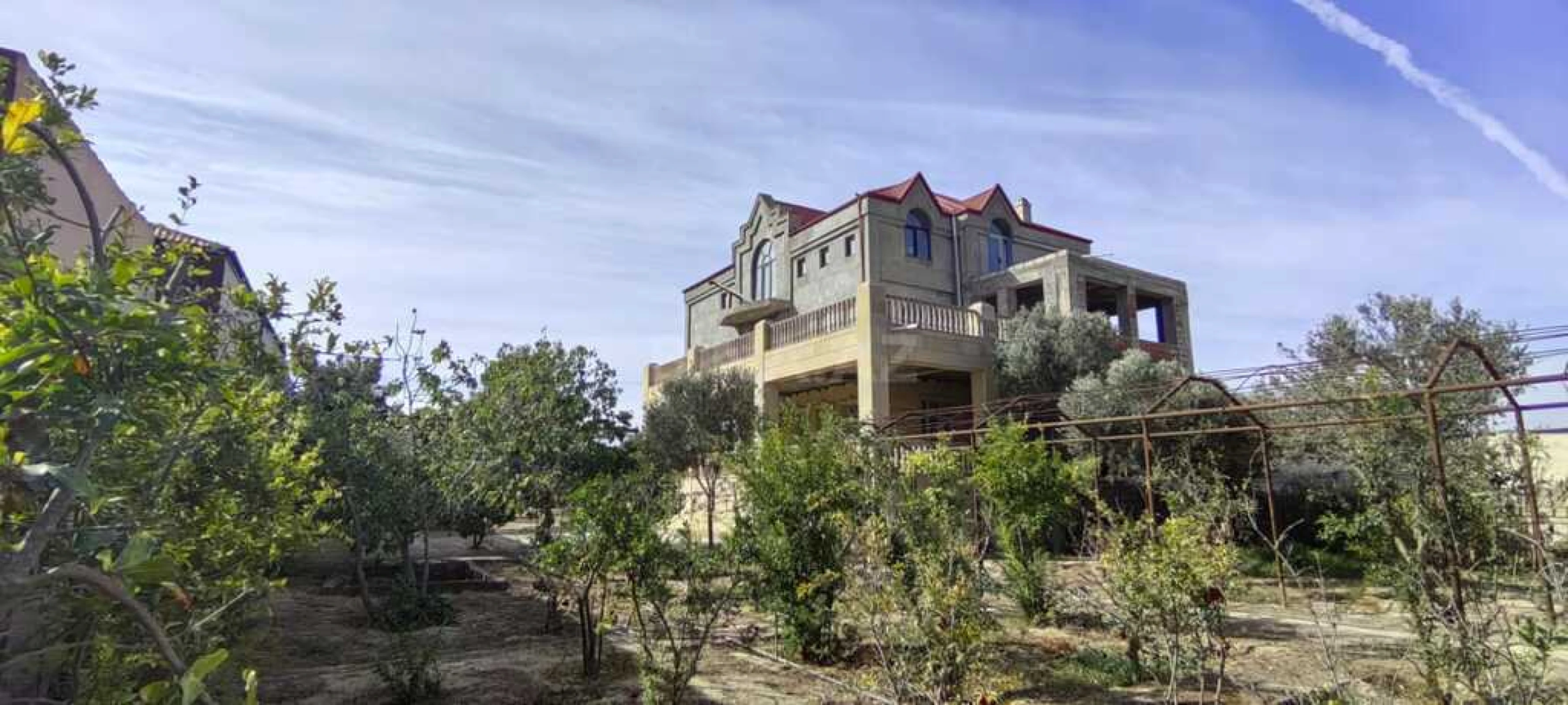 Satılır 9 otaqlı həyət evi 450 m²