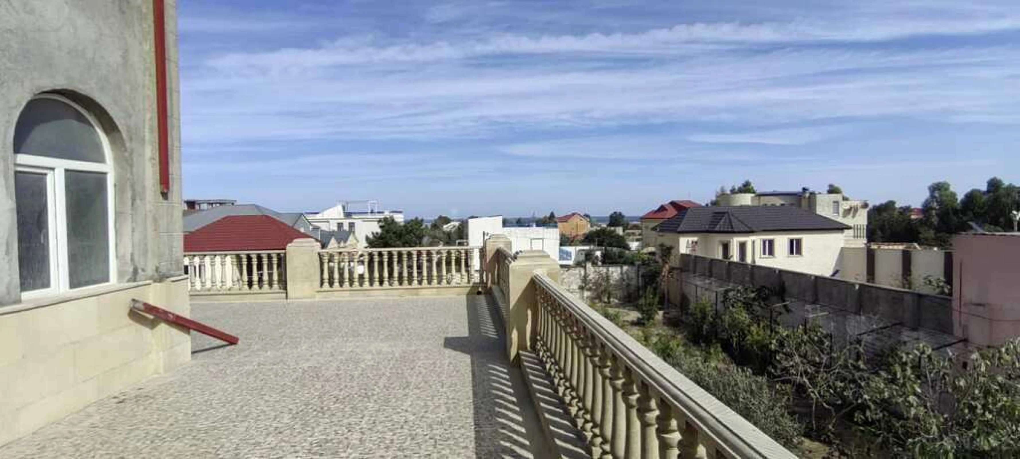 Satılır 9 otaqlı həyət evi 450 m²