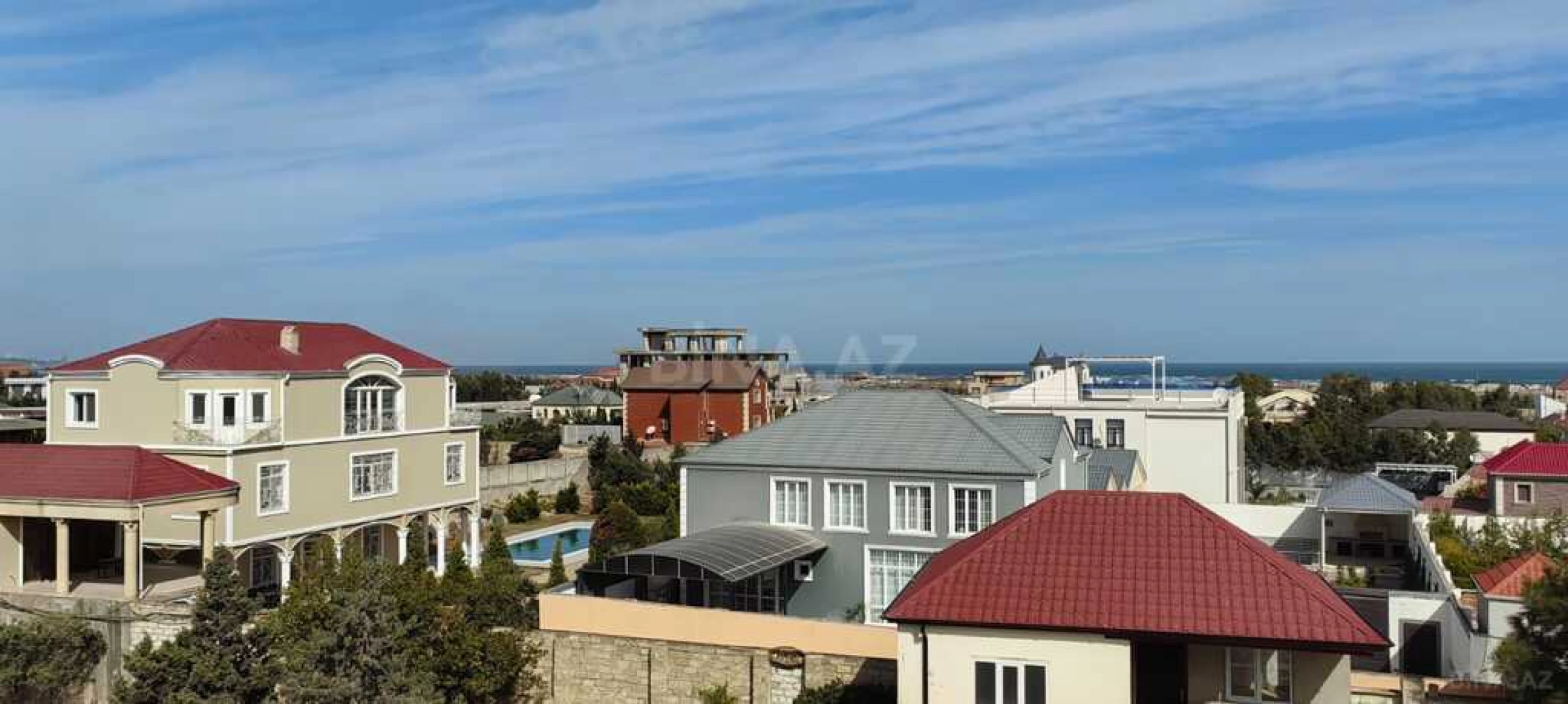 Satılır 9 otaqlı həyət evi 450 m²