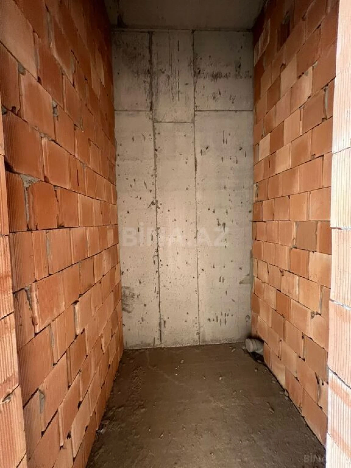 Satılır 3 otaqlı mənzil 142 m²