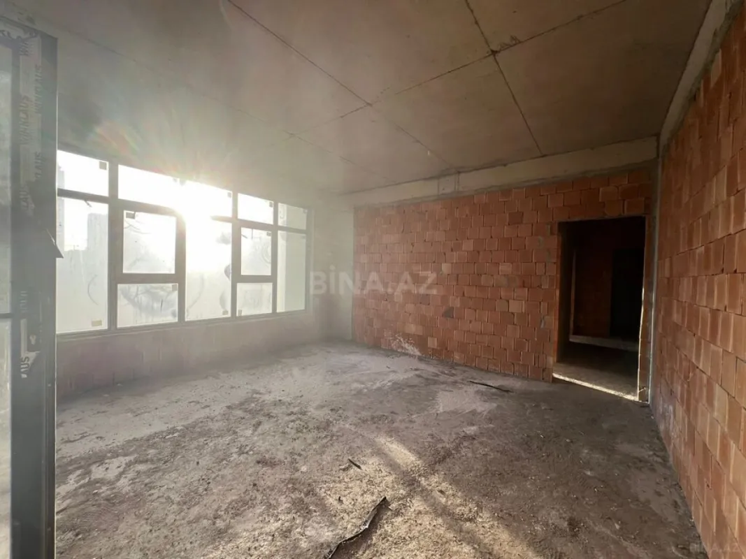 Satılır 3 otaqlı mənzil 142 m²