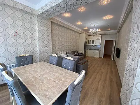 Kirayə verilir 2 otaqlı mənzil 75 m²