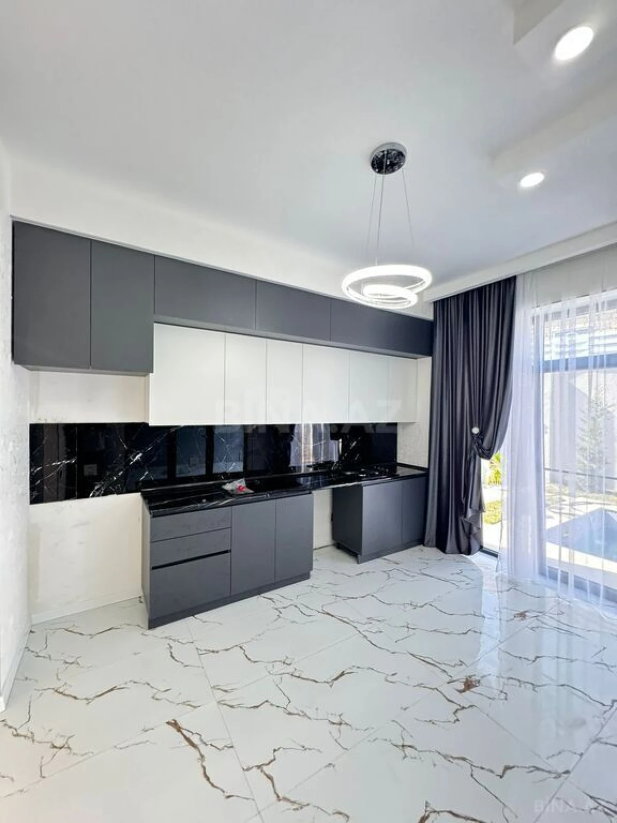 Satılır 4 otaqlı həyət evi 180 m²