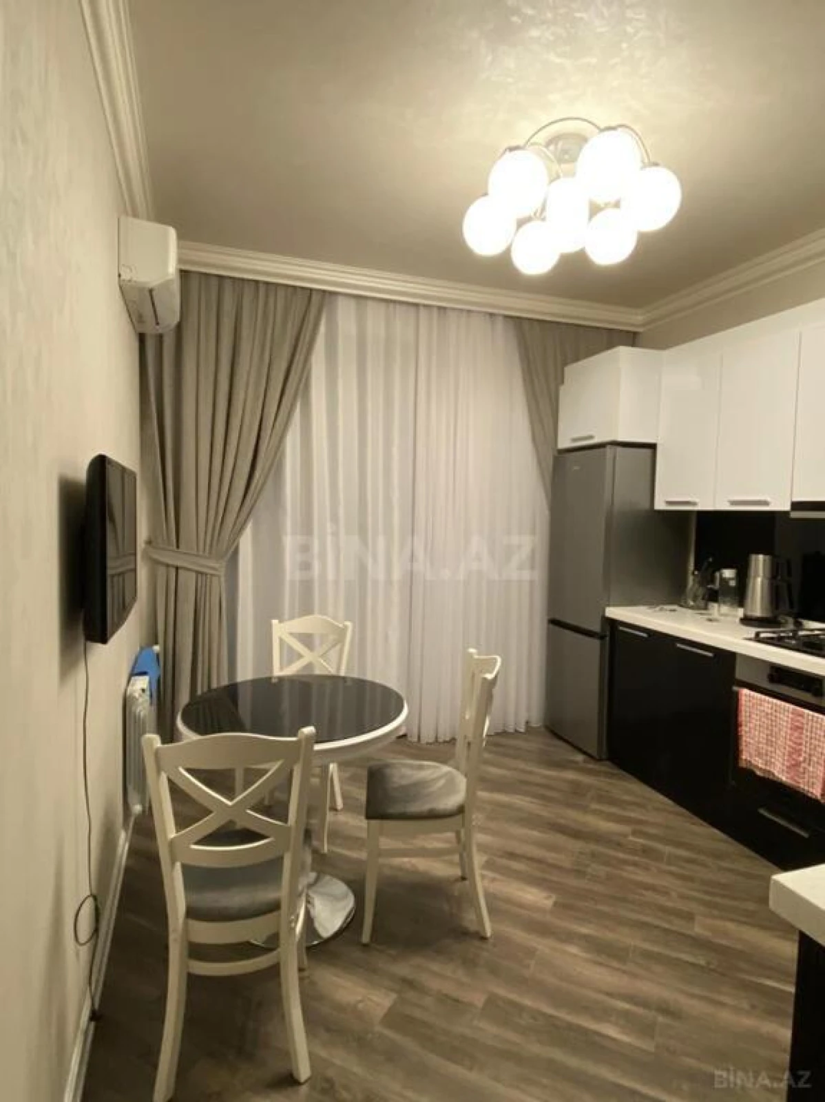 Kirayə verilir 2 otaqlı mənzil 108 m²