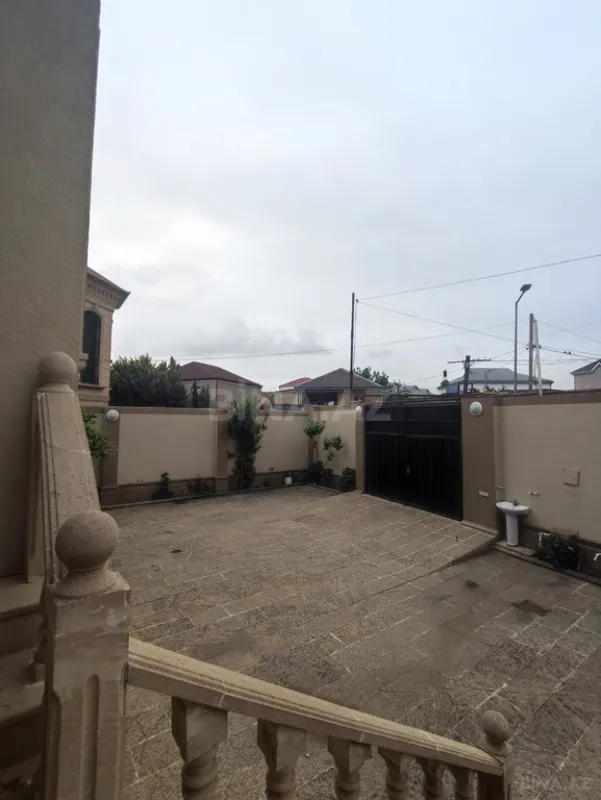 Satılır 5 otaqlı həyət evi 250 m²