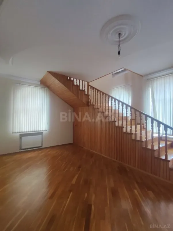 Satılır 5 otaqlı həyət evi 250 m²