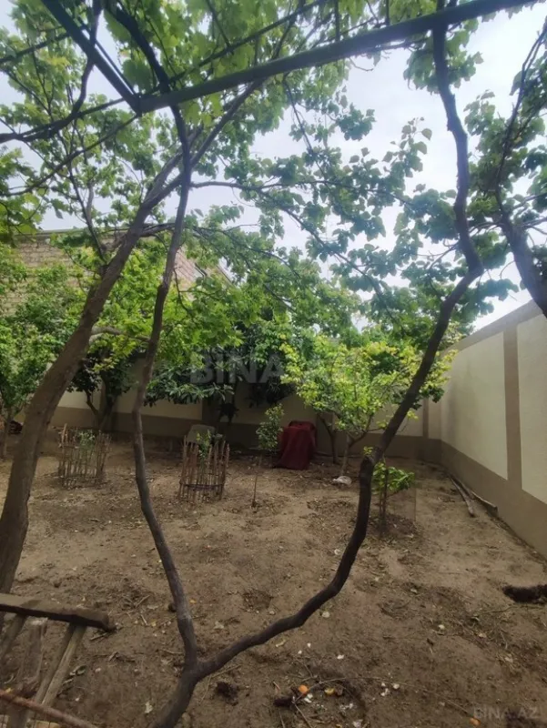 Satılır 5 otaqlı həyət evi 250 m²