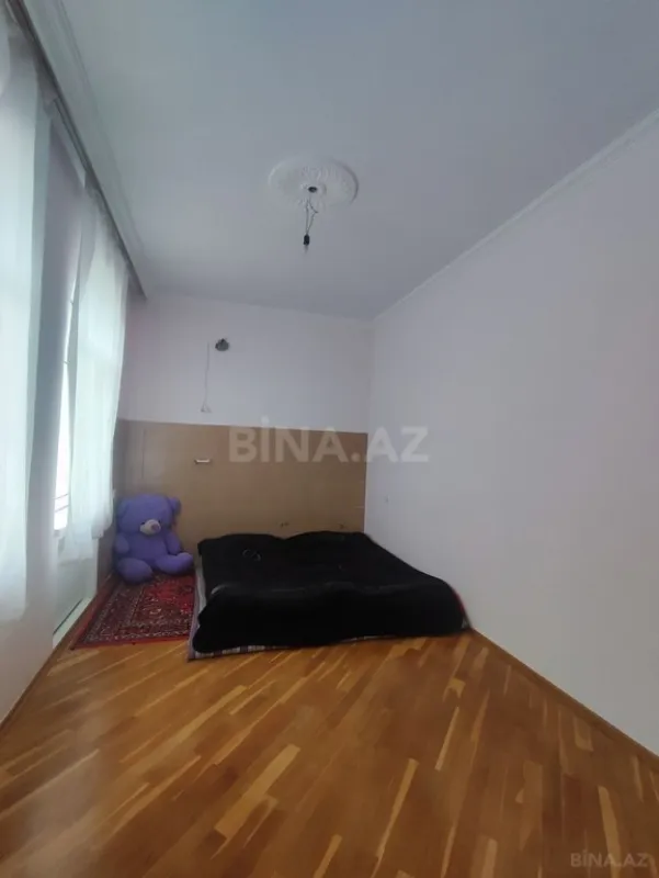 Satılır 5 otaqlı həyət evi 250 m²