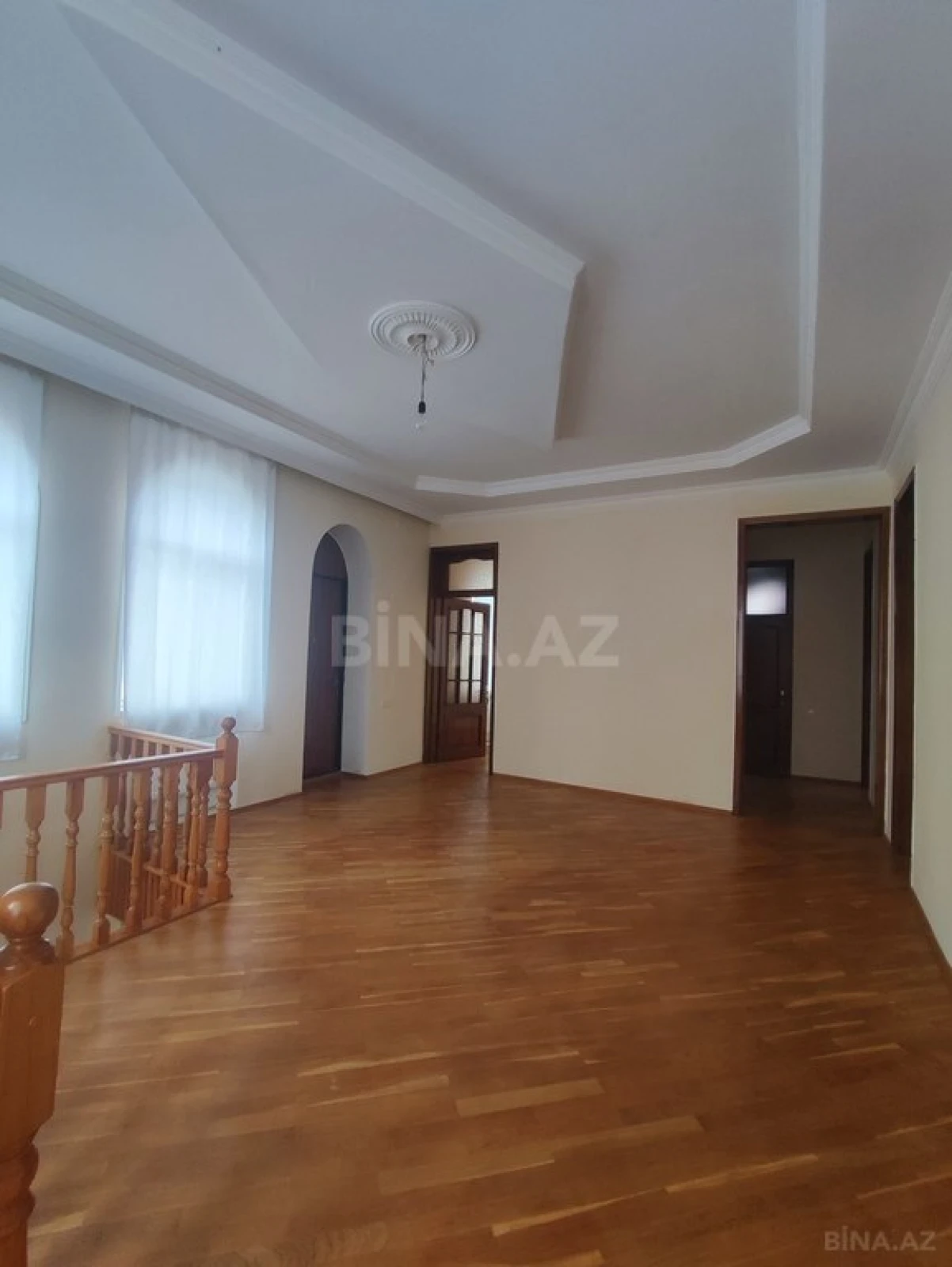 Satılır 5 otaqlı həyət evi 250 m²