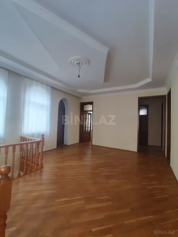 Satılır 5 otaqlı həyət evi 250 m²