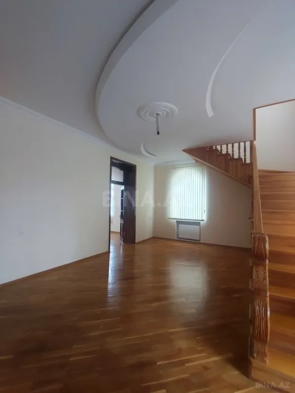 Satılır 5 otaqlı həyət evi 250 m²
