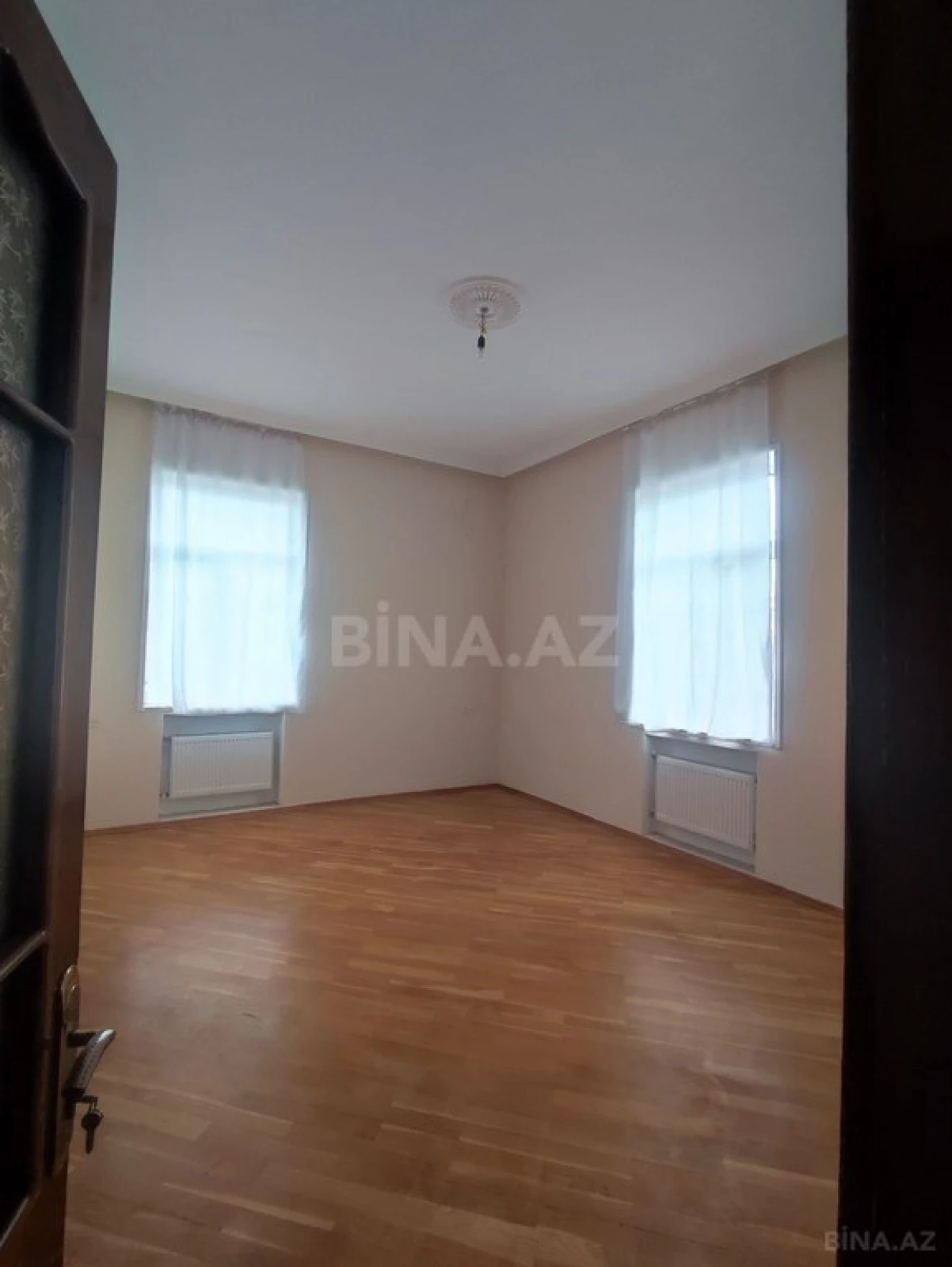 Satılır 5 otaqlı həyət evi 250 m²