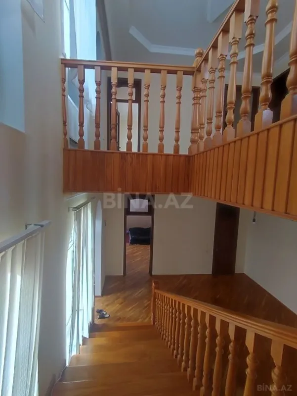 Satılır 5 otaqlı həyət evi 250 m²