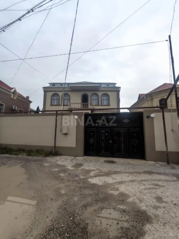 Satılır 5 otaqlı həyət evi 250 m²