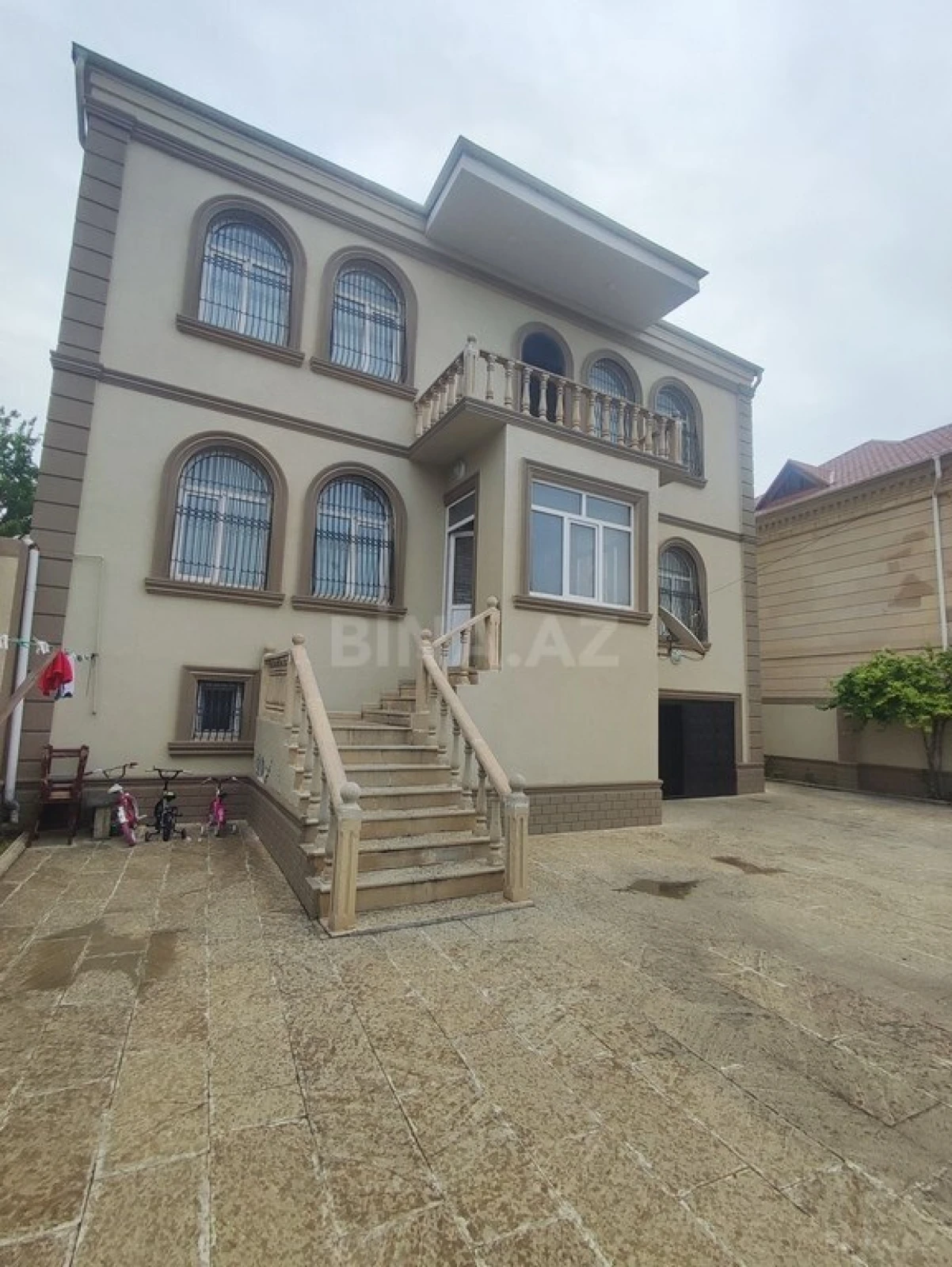 Satılır 5 otaqlı həyət evi 250 m²