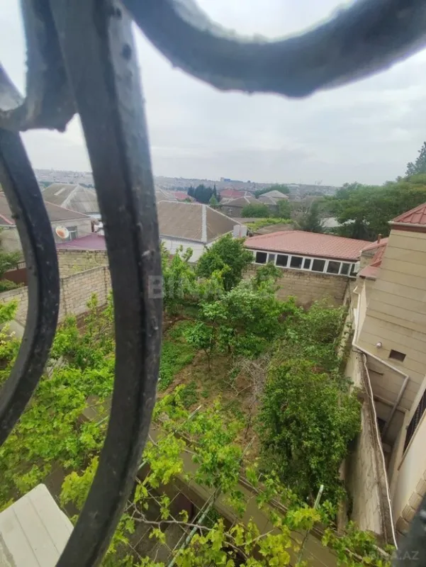 Satılır 5 otaqlı həyət evi 250 m²